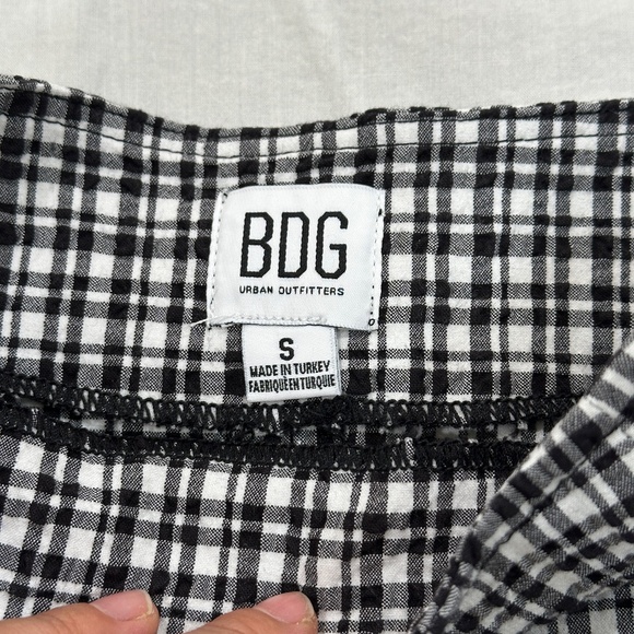 URBAN OUTFITTERS BDG DARREN SEERSUCKER NOTCHED MINI SKIRT - Picture 6 of 8